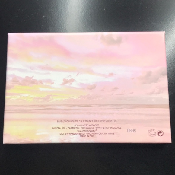 Dusk to dawn blush and hug lighter palette - Picture 5 of 6